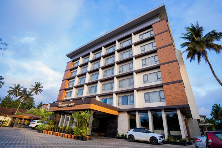 Hotel Supriya International