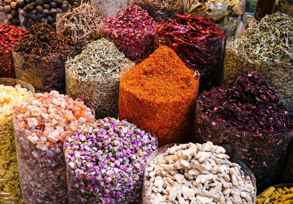 Local Markets & Street Food Spots in Dubai