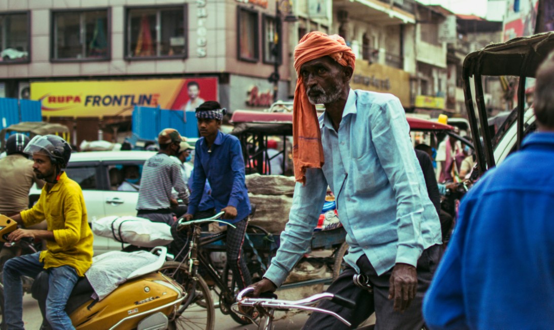 Local Markets & Street Food Spots in Varanasi