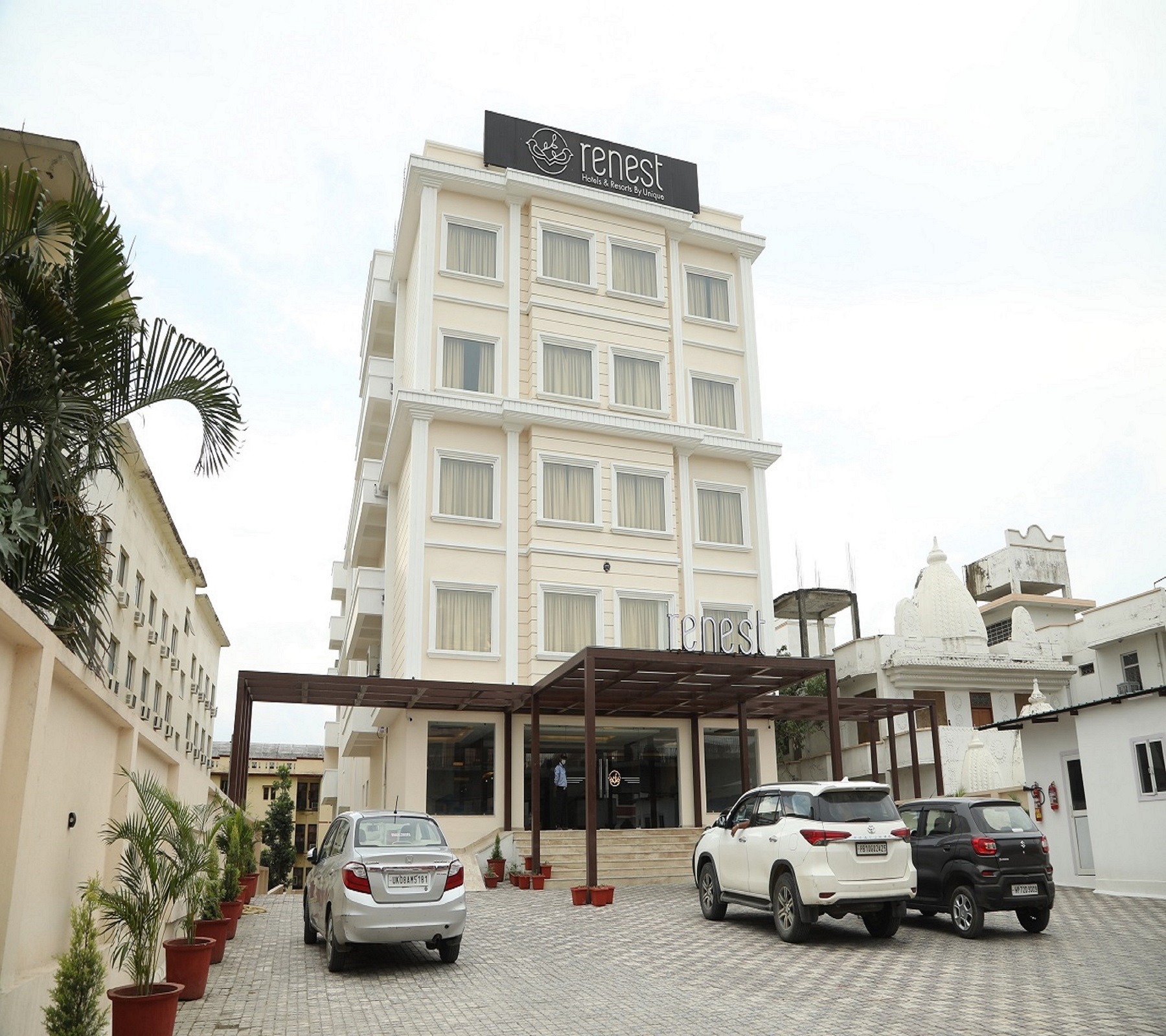 Renest Hotel