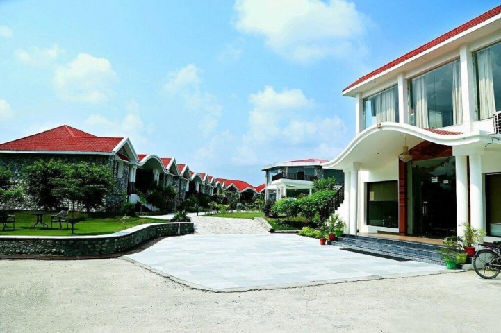 Crestmont Manral Resort